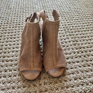 Unisa Pryce bootie, beige, size 8.5 M